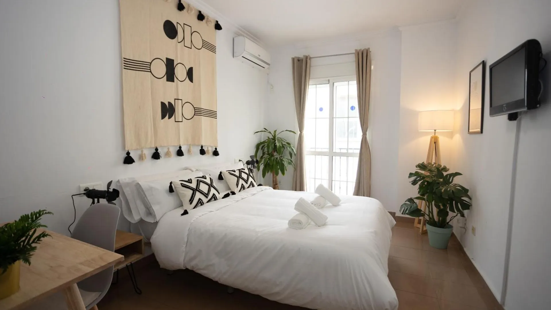 Naim Guest House Nerja