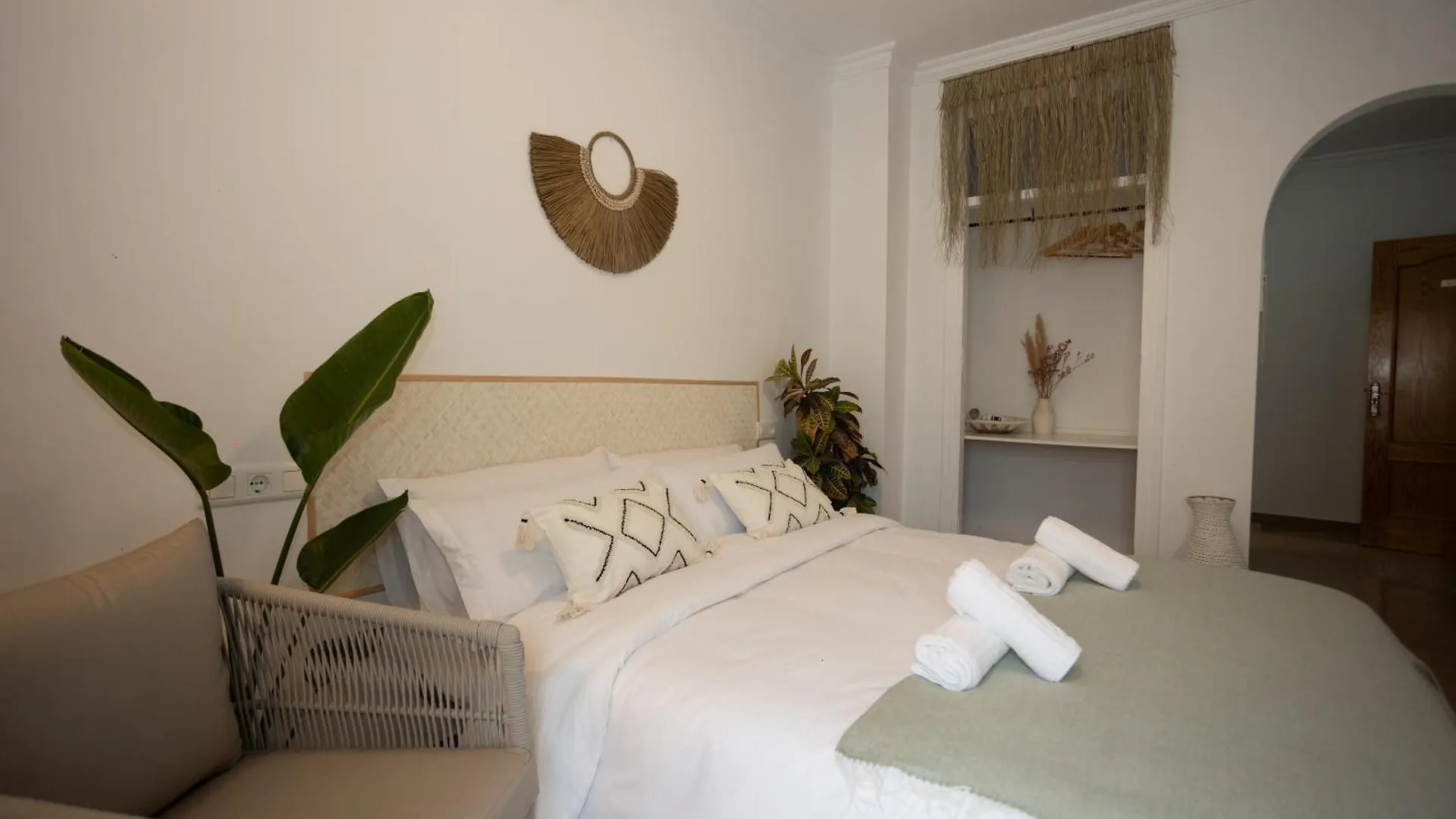 Naim Guest House Nerja Spagna