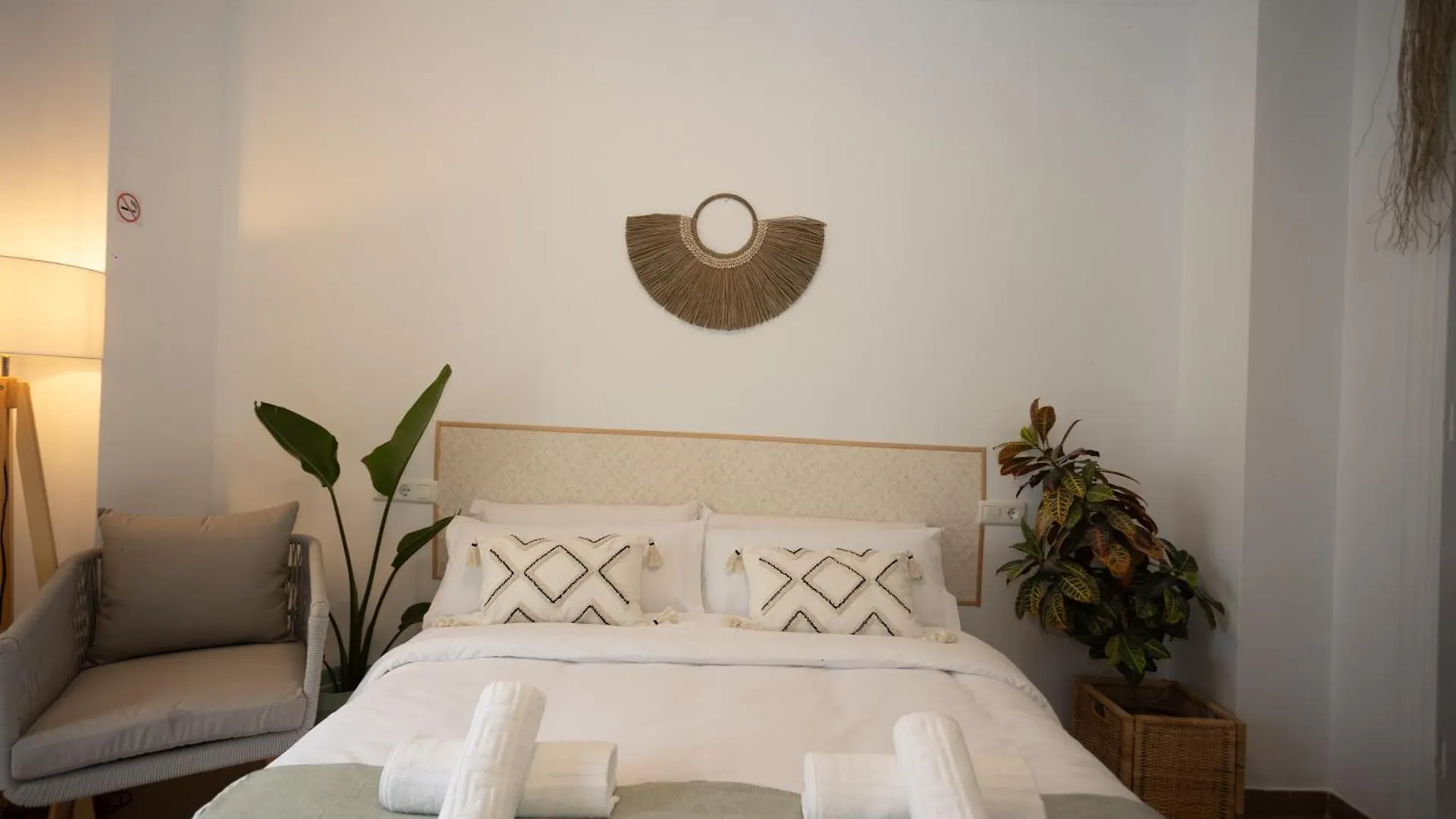 Naim Guest House Nerja Spagna