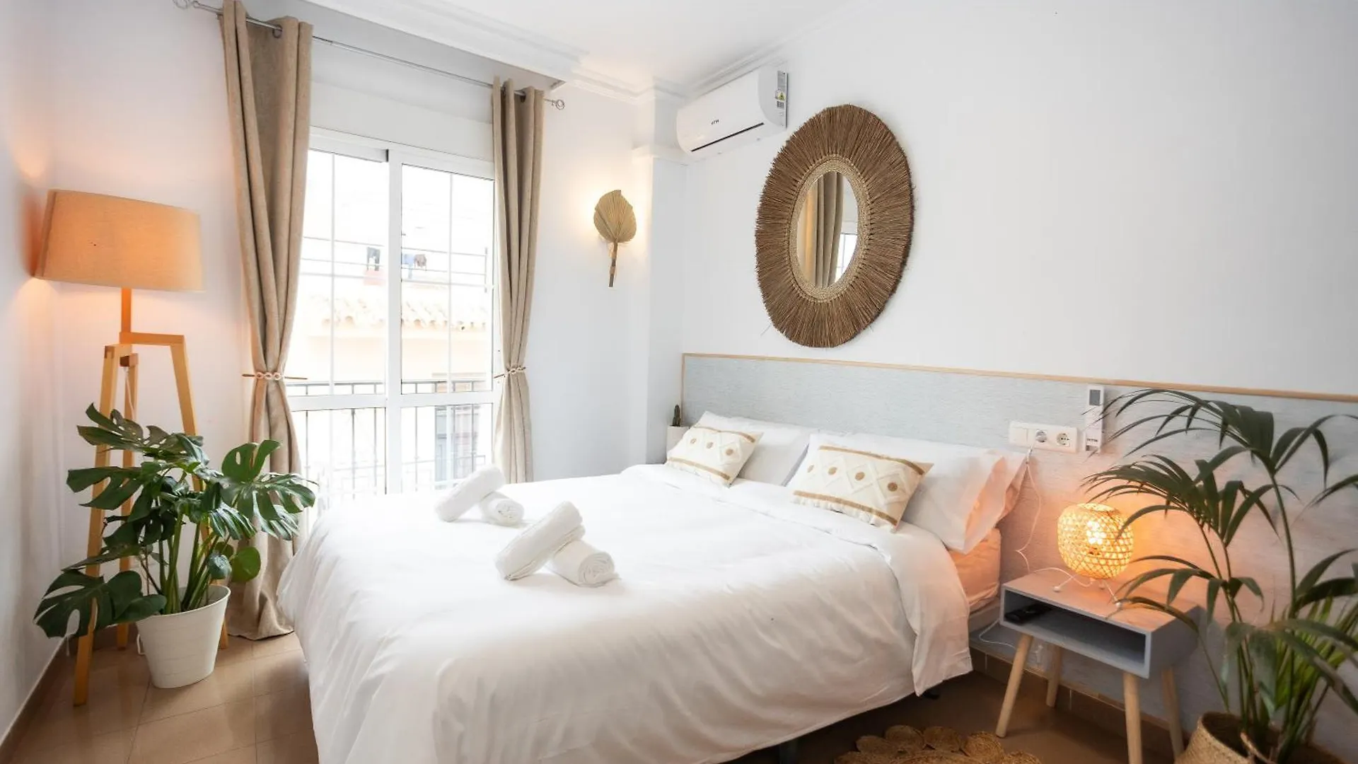 Naim Guest House Nerja contacts
