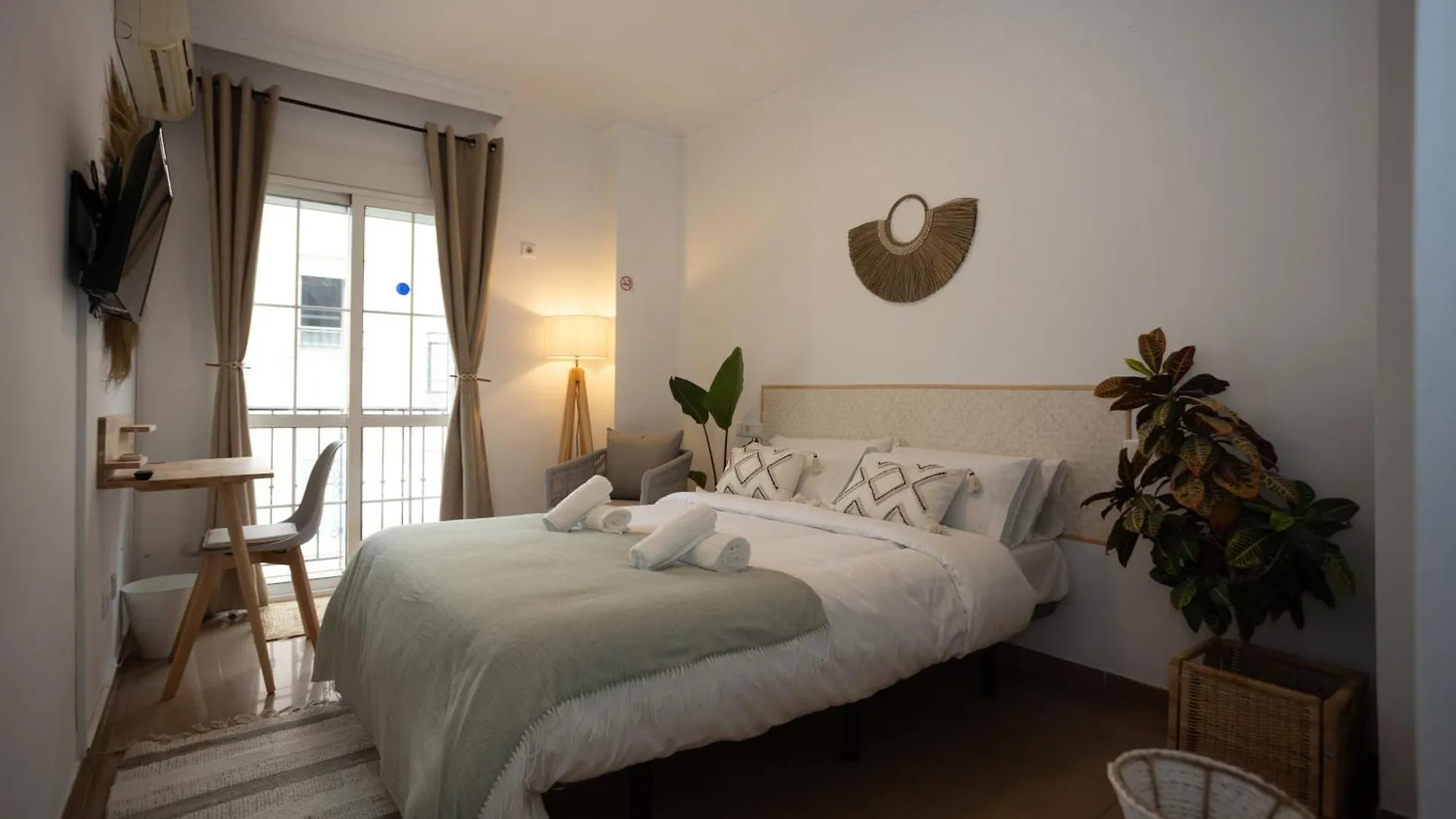 Naim Guest House Nerja