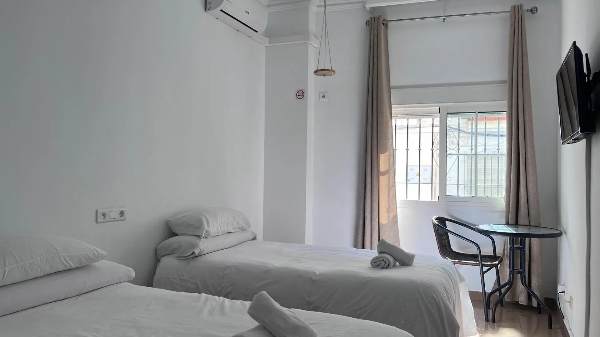 Naim Guest House Nerja